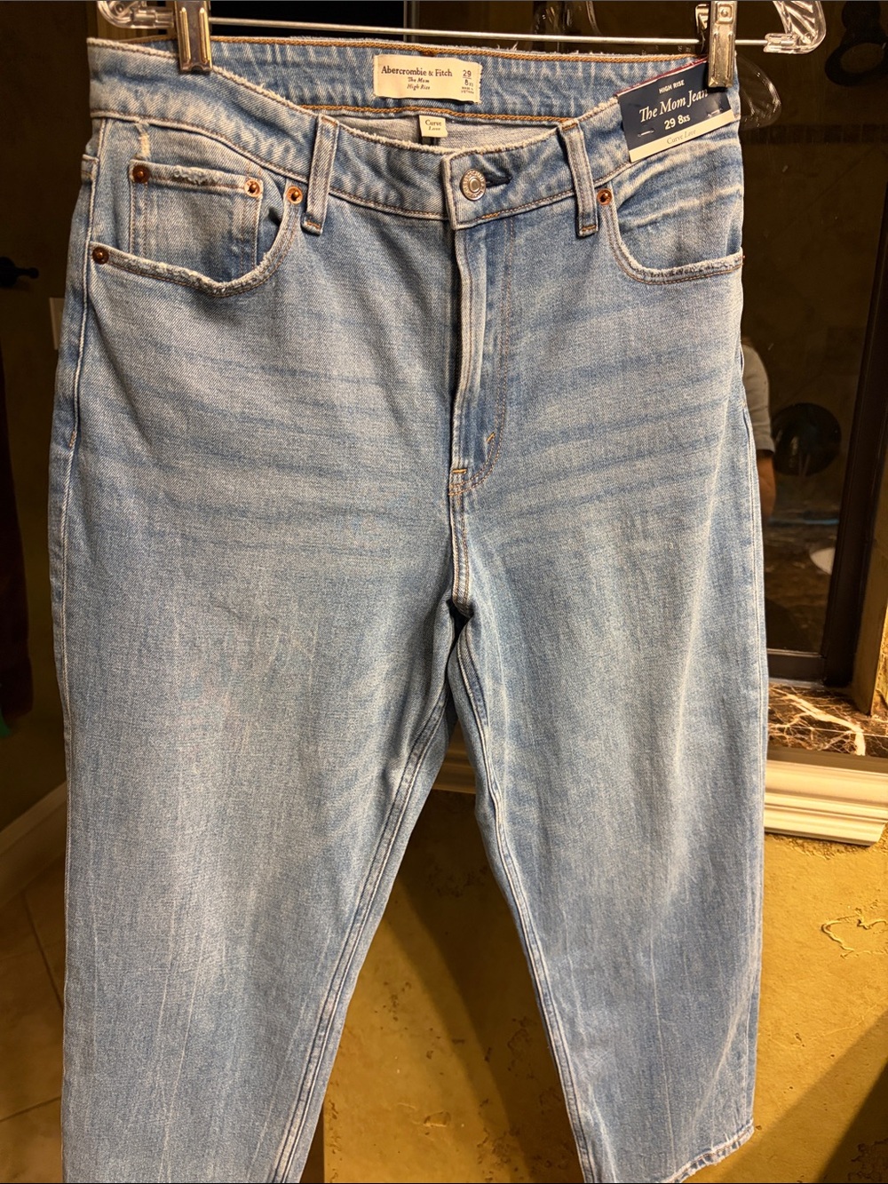 NWT Abercrombie & Fitch The Mom High Rise Light Wash Relaxed Jeans - Picture 2 of 6